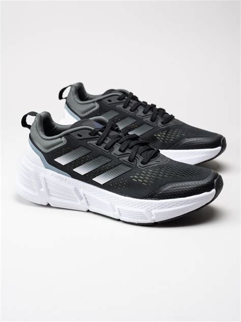 svarta adidas sneakers